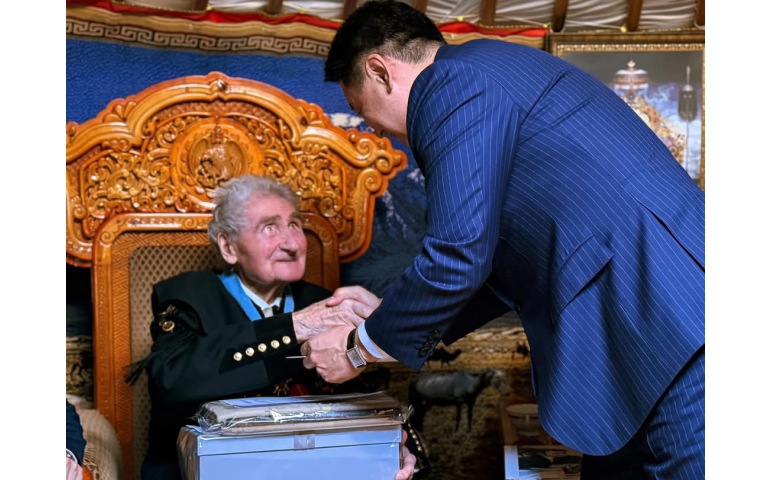 У.Хүрэлсүх Эрдэнэтийн ордыг нээсэн чех эрдэмтнийг хүлээж авав