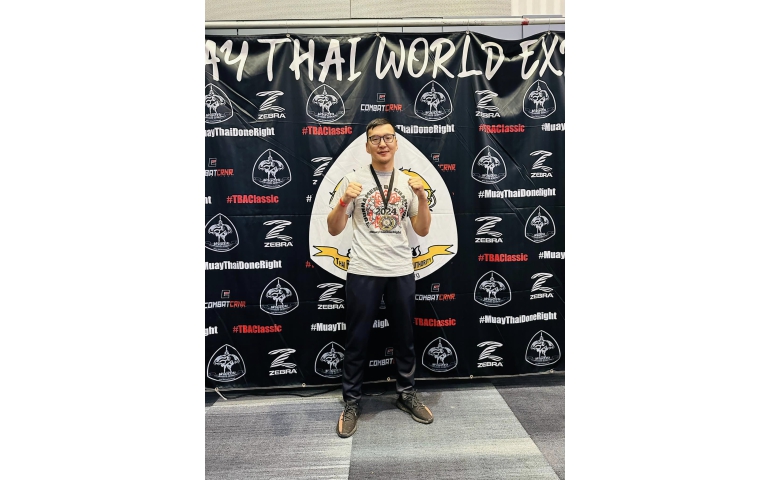 Б.Наадам "Arnold Sports Festival"-д мутай боксын төрлөөр аваргаллаа