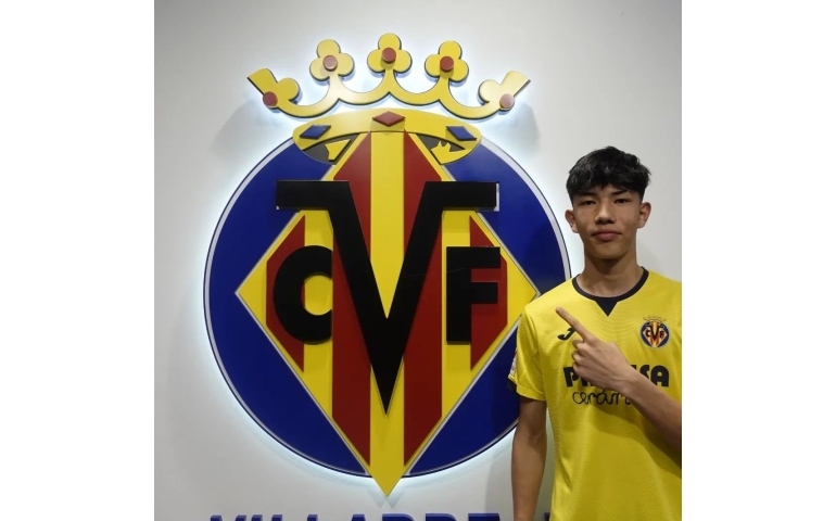 Испанийн “Villareal” хөлбөмбөгийн багтай гэрээ байгуулсан монгол хүү Батчулуун гэж хэн бэ?