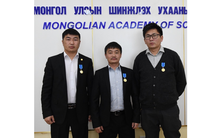 Монголын эрдэмтэд Казахстаны Хөдөлмөрийн медалиар шагнууллаа