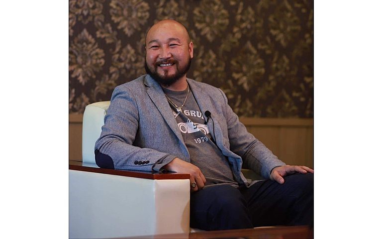 П.Баярмагнай: Оюутан байхдаа олон утас сольдог байлаа